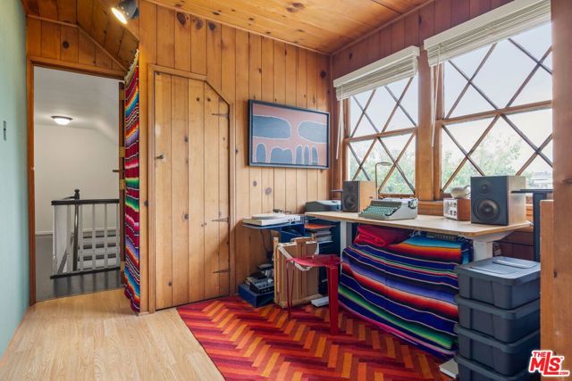 11121 Franklin Avenue, Culver City CA: https://media.crmls.org/mediaz/d0b29e63-921b-4bc6-a81d-852dbc2eec97.jpg