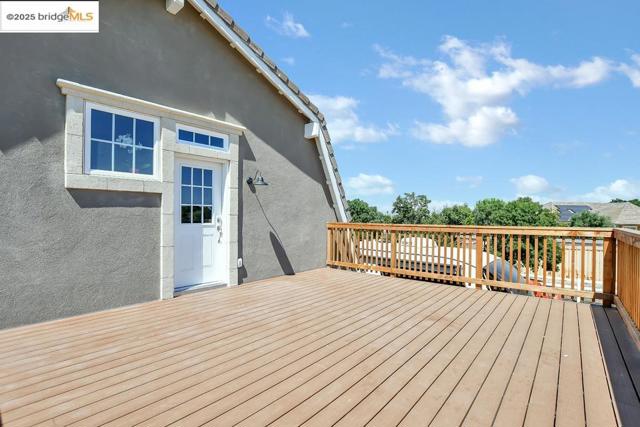 430 Ellisa Ln, Brentwood CA: https://media.crmls.org/mediaz/d0b3097d-849f-4e72-bf64-34b9b530e4da.jpg