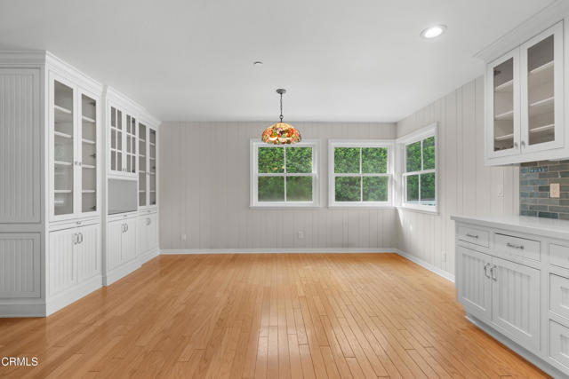 2102 Buena Vista Drive, Camarillo CA: https://media.crmls.org/mediaz/d0b33131-c88b-4771-a364-3ea3f57942d3.jpg