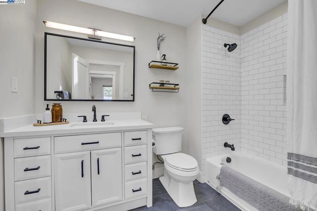 382 Castello Rd, Lafayette CA: https://media.crmls.org/mediaz/d0b33892-dc43-4fe7-9639-03618c89ad87.jpg
