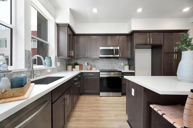 2119 Stanford Street, Alameda CA: https://media.crmls.org/mediaz/d0b38958-6398-42d7-9bf0-554478b0b006.jpg