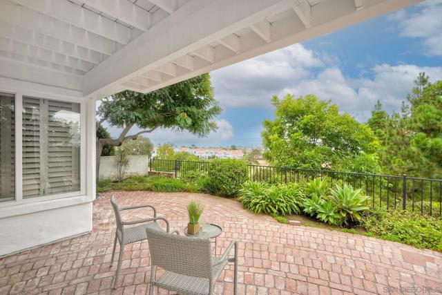 5002 Mycenae Way, Oceanside CA: https://media.crmls.org/mediaz/d0b3a177-ff00-44ce-b991-ac8acb0d097c.jpg
