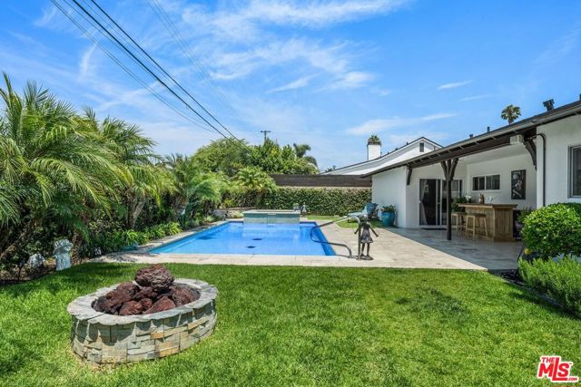 5905 S Chariton Avenue, Los Angeles CA: https://media.crmls.org/mediaz/d0b40137-c148-4991-95c7-9fd17ee9506f.jpg