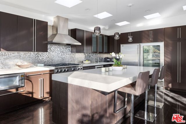 1415 Summitridge Drive, Beverly Hills CA: https://media.crmls.org/mediaz/d0b40704-d090-4ddd-893d-513e6832bb9f.jpg