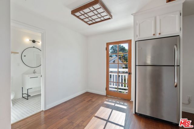 4011 1/2 Sunset Drive, Los Angeles CA: https://media.crmls.org/mediaz/d0b4293c-b411-400e-be1f-6c8b6b3bd895.jpg