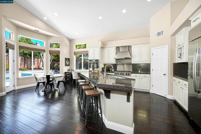 139 Shelterwood Ln, Danville CA: https://media.crmls.org/mediaz/d0b4a09e-0cbc-4cf3-b72c-27224d3e6338.jpg