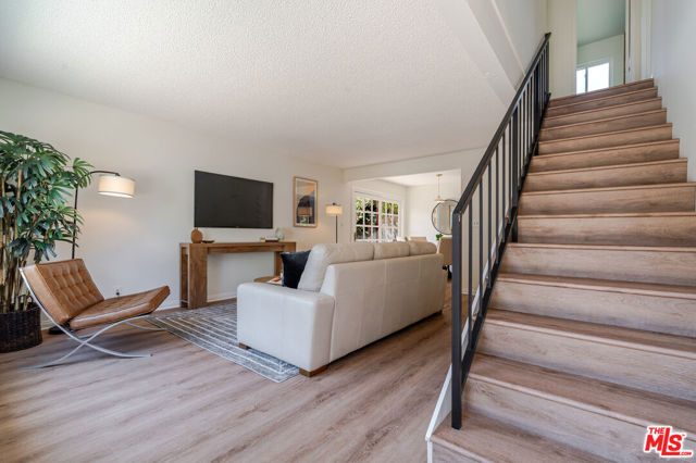 2404 Gates Avenue, Redondo Beach CA: https://media.crmls.org/mediaz/d0b520ba-95f9-438c-b33f-8b937631bafb.jpg