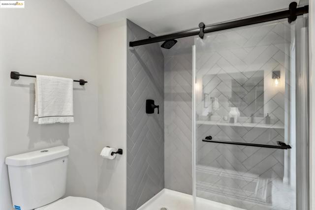 Image 22 of 44 For 6300 Shattuck Ave  1