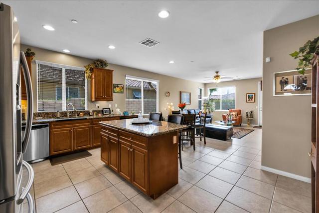 3854 Blue Sky Way, Palm Springs CA: https://media.crmls.org/mediaz/d0b5f766-c827-4d72-8df0-44e7539b5872.jpg