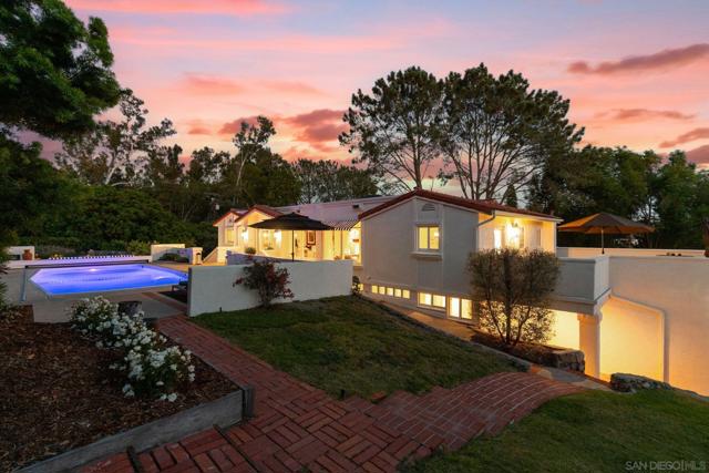 6347 Las Colinas, Rancho Santa Fe CA: https://media.crmls.org/mediaz/d0b600f8-8a87-41e5-9d74-46533a05568d.jpg