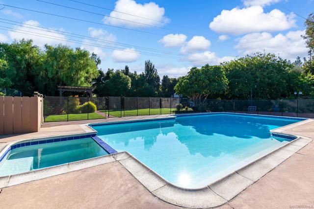 6641 Murray Park Dr, San Diego CA: https://media.crmls.org/mediaz/d0b6769c-e24c-4116-940a-ffba0705a2c5.jpg