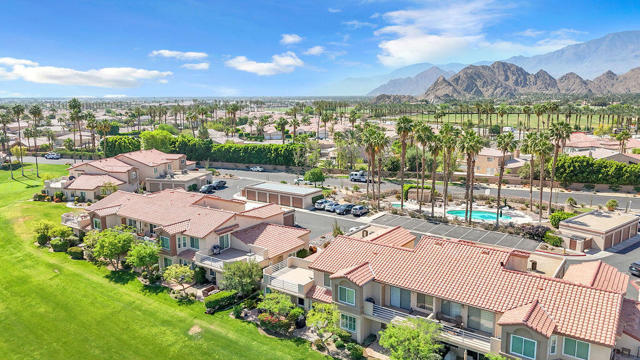 78179 Crimson Court, La Quinta CA: https://media.crmls.org/mediaz/d0b695f9-415a-42c7-bcf6-7a7dac2b72dd.jpg