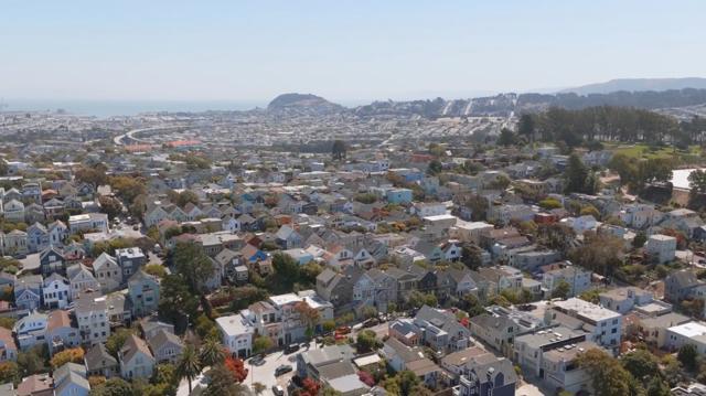 17 30th Street, San Francisco CA: https://media.crmls.org/mediaz/d0b6ade5-1ddd-479e-9184-05c6335287b1.jpg