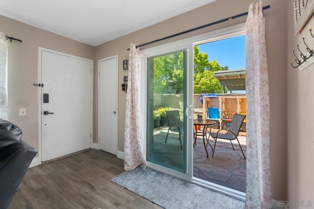 10155 Caminito Volar, San Diego CA: https://media.crmls.org/mediaz/d0b72434-d194-42df-b50f-6881c5bd95d5.jpg