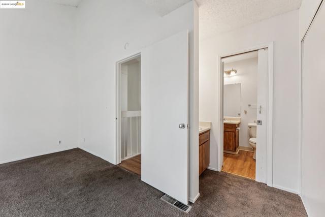 9663 Elmview, Oakland CA: https://media.crmls.org/mediaz/d0b729dd-f779-4e3a-9306-628a371ab113.jpg