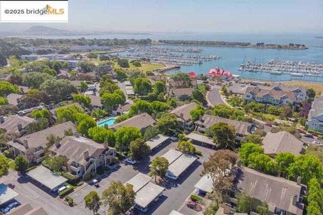 92 Schooner Ct, Richmond CA: https://media.crmls.org/mediaz/d0b7a40b-0d5f-47fd-8b00-0ca0ad086cfb.jpg