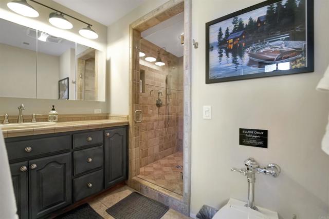 Detail Gallery Image 21 of 28 For 943 Nadelhorn Dr, Lake Arrowhead,  CA 92352 - 5 Beds | 3/1 Baths