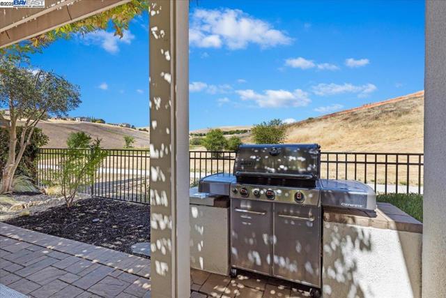 4369 Table Mountain Rd, Dublin CA: https://media.crmls.org/mediaz/d0b7da91-71d2-4a8e-b78f-b0b52f48cf21.jpg
