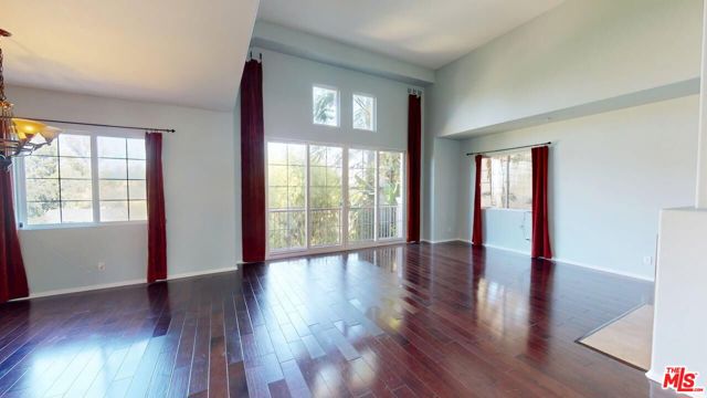 5655 COMO Circle, Woodland Hills CA: https://media.crmls.org/mediaz/d0b83a24-6937-4c48-9973-7c69021c42a1.jpg