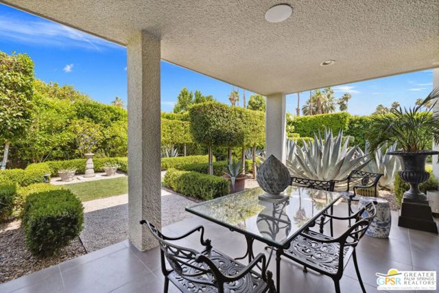 1860 Via Isla, Palm Springs CA: https://media.crmls.org/mediaz/d0b9490e-8d36-451d-9345-d55ad7ea4216.jpg