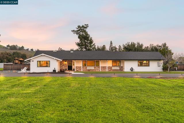 5400 Johnston Rd, Danville CA: https://media.crmls.org/mediaz/d0b99c7b-f37d-4ef8-9076-55f9fdf0b91b.jpg