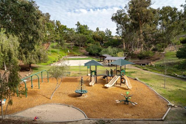 6295 Avenida Floresta, Rancho Santa Fe CA: https://media.crmls.org/mediaz/d0b9aecf-50be-4407-8b2f-7c735cfd55fe.jpg