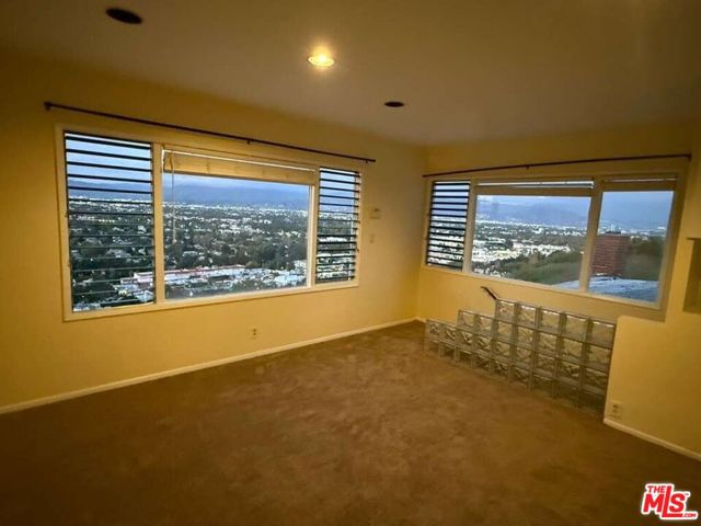 3641 Sunswept Drive, Studio City CA: https://media.crmls.org/mediaz/d0b9dd95-004c-4b2e-83b6-016e69b59458.jpg