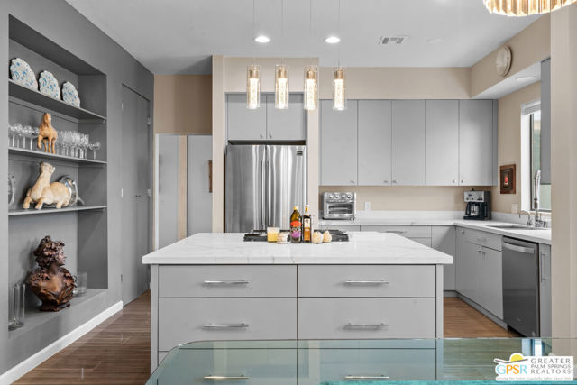 138 Desert West, Rancho Mirage CA: https://media.crmls.org/mediaz/d0ba0aa0-de85-4687-8b4a-717b4389e12d.jpg