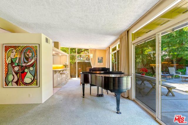 7545 Kimdale Lane, Los Angeles CA: https://media.crmls.org/mediaz/d0ba22b4-974b-4fe5-82dd-c7c359a33477.jpg