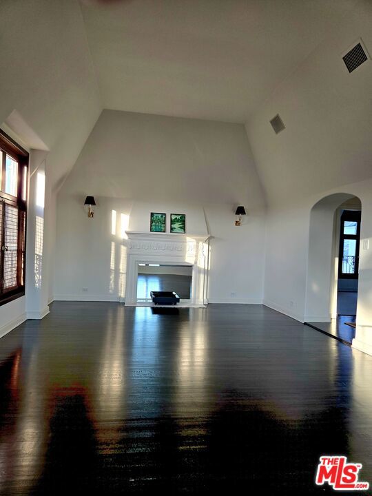 316 N Rossmore Avenue, Los Angeles CA: https://media.crmls.org/mediaz/d0baec6d-6502-4e69-865a-343ef7bf997d.jpg