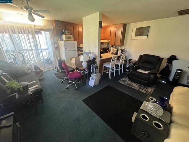 199 Mariner Dr, Vallejo CA: https://media.crmls.org/mediaz/d0bb2a49-8a62-4f4e-889f-89c66105106a.jpg