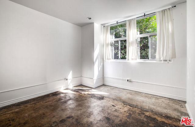 215 W 7th Street, Los Angeles CA: https://media.crmls.org/mediaz/d0bb3cda-3840-47a3-bf19-15de2092f92e.jpg