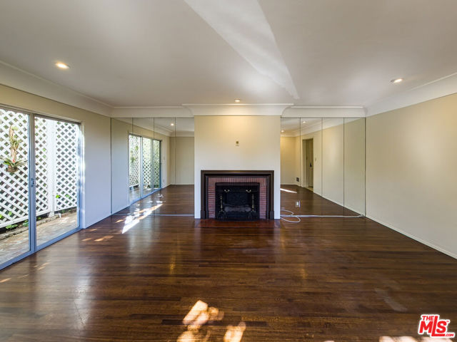 8967 St Ives Drive, Los Angeles CA: https://media.crmls.org/mediaz/d0bb443c-32a4-498e-a8bb-c48c62fc57cb.jpg