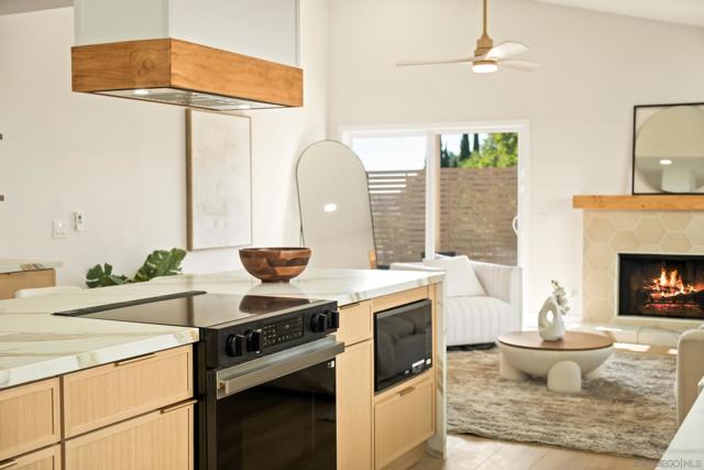 9120 Oviedo, San Diego CA: https://media.crmls.org/mediaz/d0bb56f1-fa91-49d2-be8e-21af360388a2.jpg