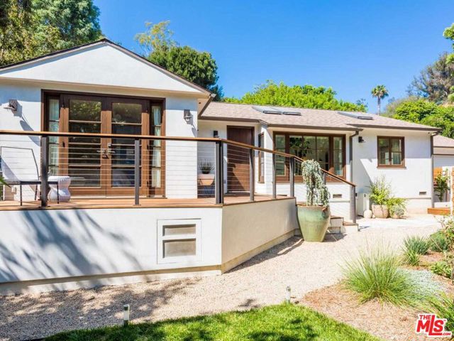 3279 Ledgewood Drive, Los Angeles CA: https://media.crmls.org/mediaz/d0bc03aa-9f71-4e47-a805-eb635abb1dc7.jpg