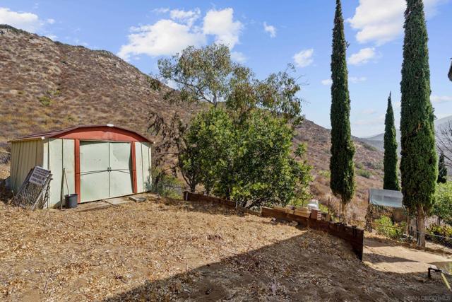 4426 MODEL A FORD LANE, El Cajon CA: https://media.crmls.org/mediaz/d0bca27f-4691-4c98-b3d0-5174482afe96.jpg