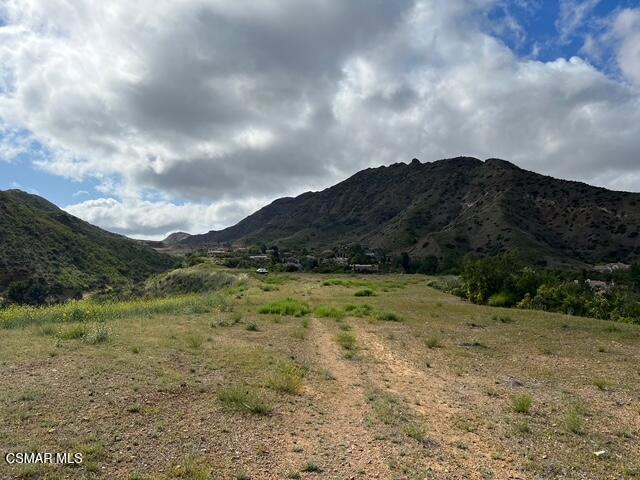 29266 Wagon Road, Agoura Hills CA: https://media.crmls.org/mediaz/d0bcb092-1c0a-4c70-a2d1-064e4901e754.jpg