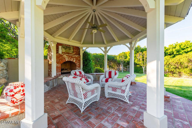 1816 Brittany Park Road, Camarillo CA: https://media.crmls.org/mediaz/d0bd02a5-a84a-4868-bd2c-c93ac4588bdb.jpg