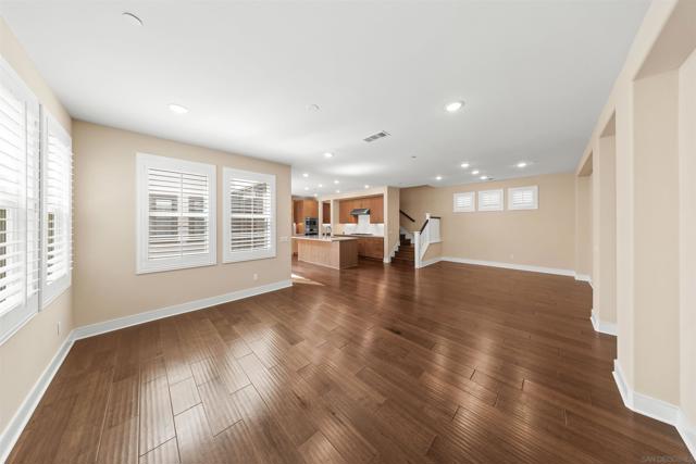 6749 Solterra Vista Pkwy, San Diego CA: https://media.crmls.org/mediaz/d0bd5d6d-8b14-45a1-bc39-7d330bfb3ceb.jpg