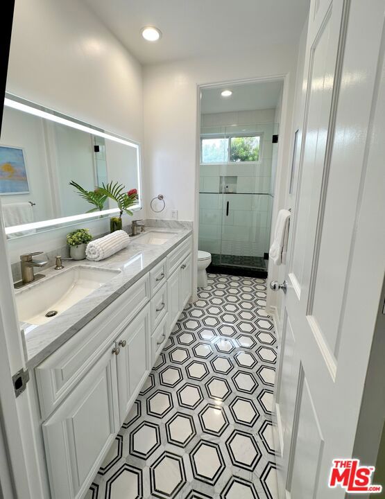 723 10th Street, Santa Monica CA: https://media.crmls.org/mediaz/d0bd862f-9218-4aeb-9b67-4c90ea3fc760.jpg