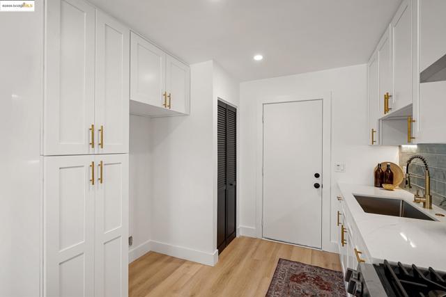 278 Cairo Rd, Oakland CA: https://media.crmls.org/mediaz/d0bd8e04-ea50-48d8-ab1b-9fe16faf6059.jpg