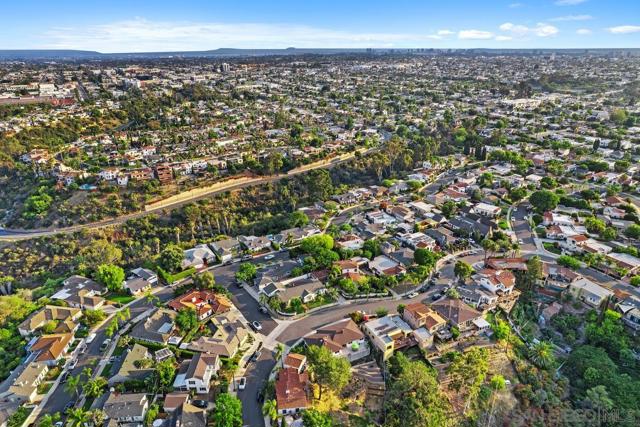 4386 Argos Dr, San Diego CA: https://media.crmls.org/mediaz/d0bdf994-4806-4d8a-957c-72fce321bfae.jpg