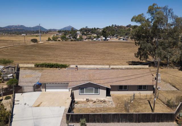 1355 Franklin Lane, Ramona CA: https://media.crmls.org/mediaz/d0be31c8-d5a7-46b5-9c40-5dbf4adda48b.jpg