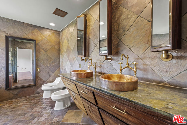 2222 Bancroft Avenue, Los Angeles CA: https://media.crmls.org/mediaz/d0beaea2-4d6d-4c55-ac75-2ee906f775f6.jpg