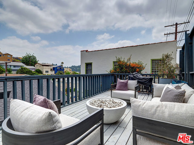 422 W Avenue 37, Los Angeles CA: https://media.crmls.org/mediaz/d0bef98e-3ee8-484d-884a-a08fc95ced82.jpg