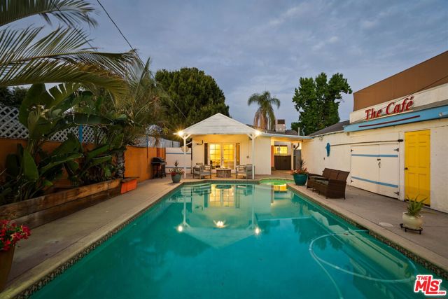 6319 Willowcrest Avenue, North Hollywood CA: https://media.crmls.org/mediaz/d0bf2755-8caa-445b-98f9-9c924097289c.jpg