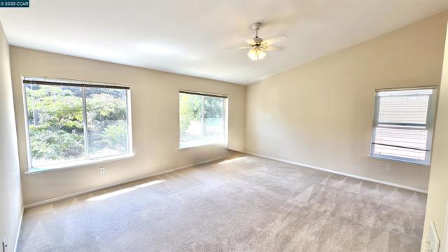 1135 Ranch Point Way, Antioch CA: https://media.crmls.org/mediaz/d0bf2f8d-5d0f-43d0-978a-2f353443225d.jpg