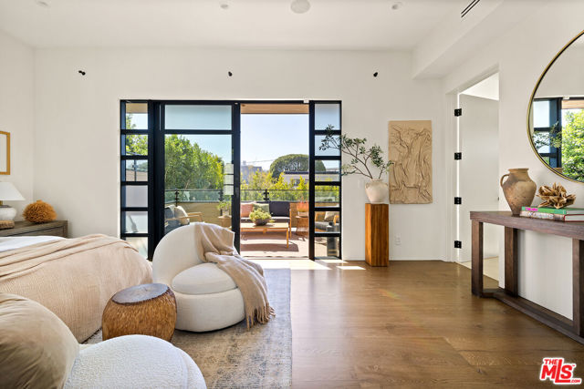8732 Rangely Avenue, West Hollywood CA: https://media.crmls.org/mediaz/d0bf3ace-e82b-43c7-912b-78aa60ff3e06.jpg