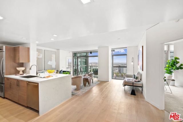 13650 Marina Pointe Drive, Marina del Rey CA: https://media.crmls.org/mediaz/d0bf5954-3b60-4350-94e6-08125229cd61.jpg