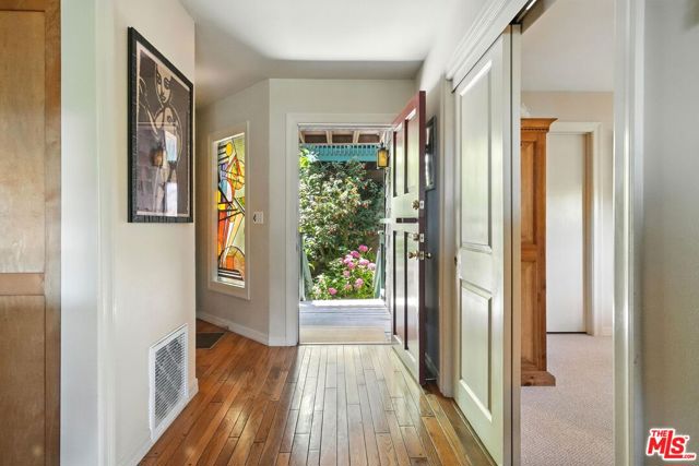730 Basin Drive, Topanga CA: https://media.crmls.org/mediaz/d0bfb0ed-5b59-4933-9146-54575d3cb17b.jpg